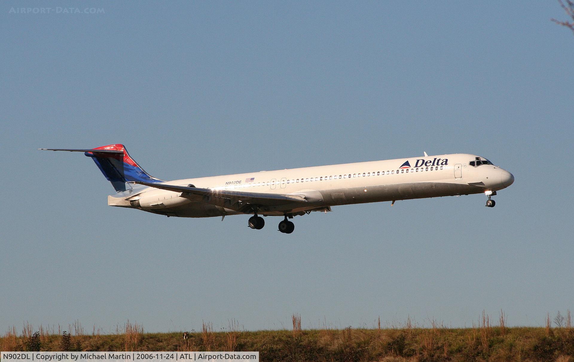 N902DL, 1987 McDonnell Douglas MD-88 C/N 49533, Over the numbers of 9R
