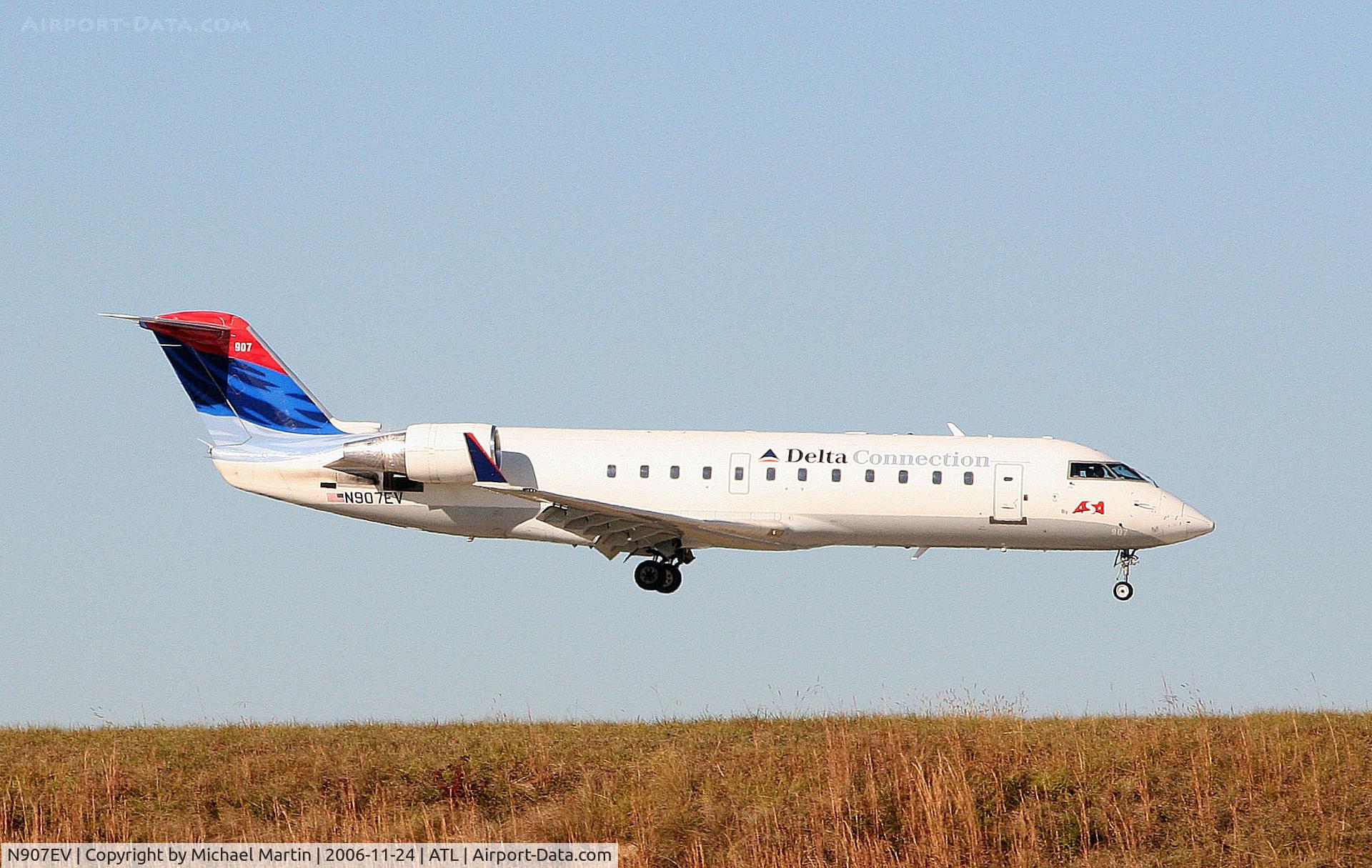 N907EV, 2002 Bombardier CRJ-200ER (CL-600-2B19) C/N 7648, Over the numbers of 9R