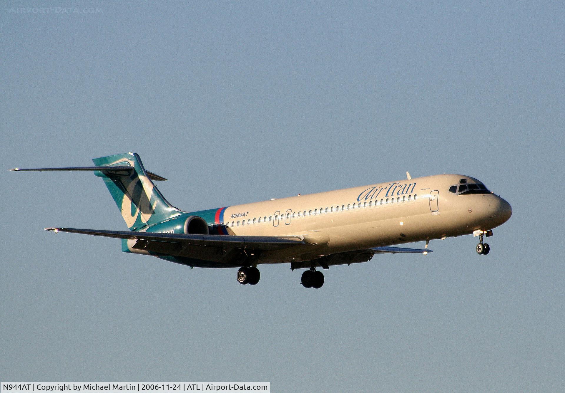 N944AT, 1999 Boeing 717-200 C/N 55007, On final for Runway 9R