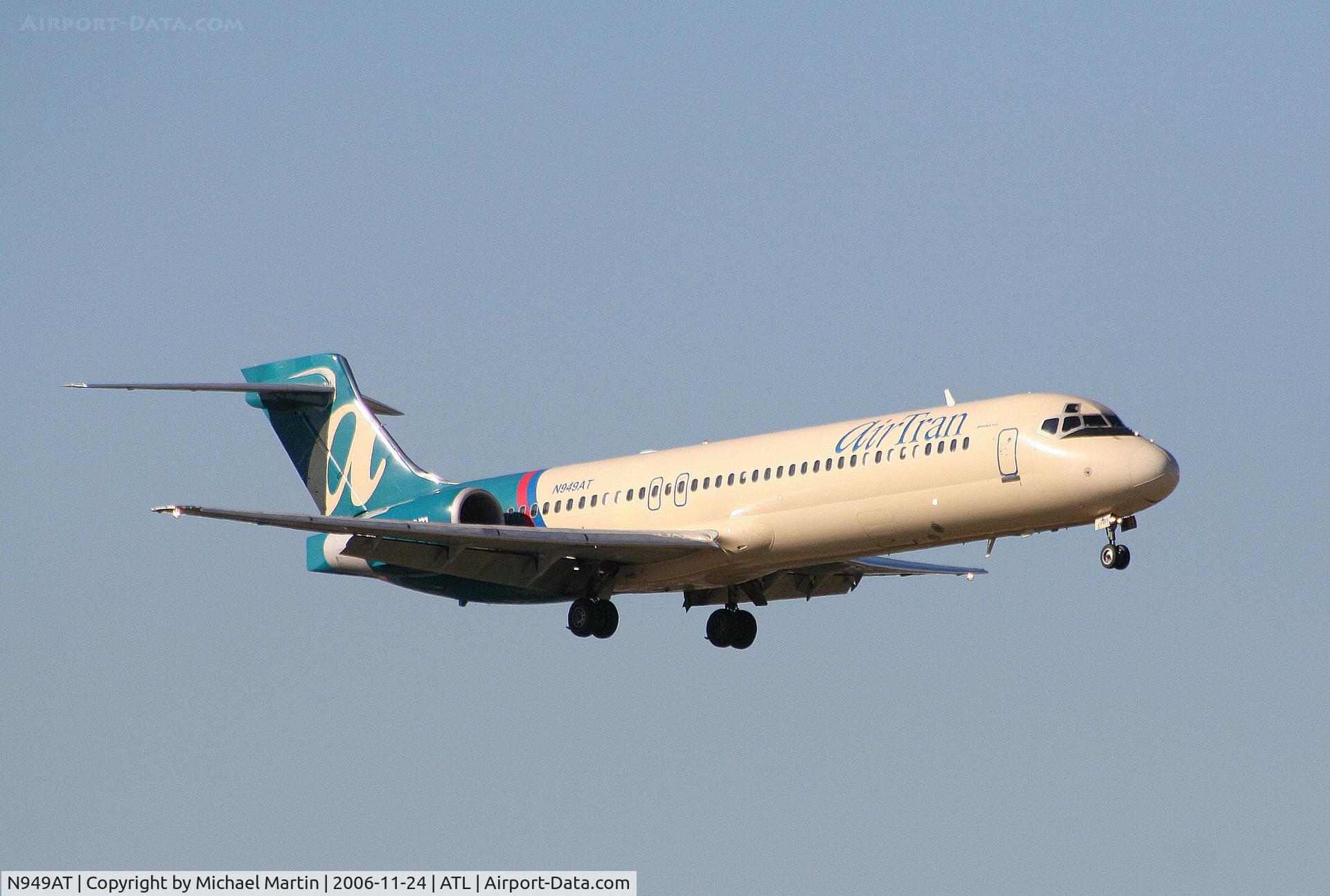 N949AT, 1999 Boeing 717-200 C/N 55003, On final for Runway 9R