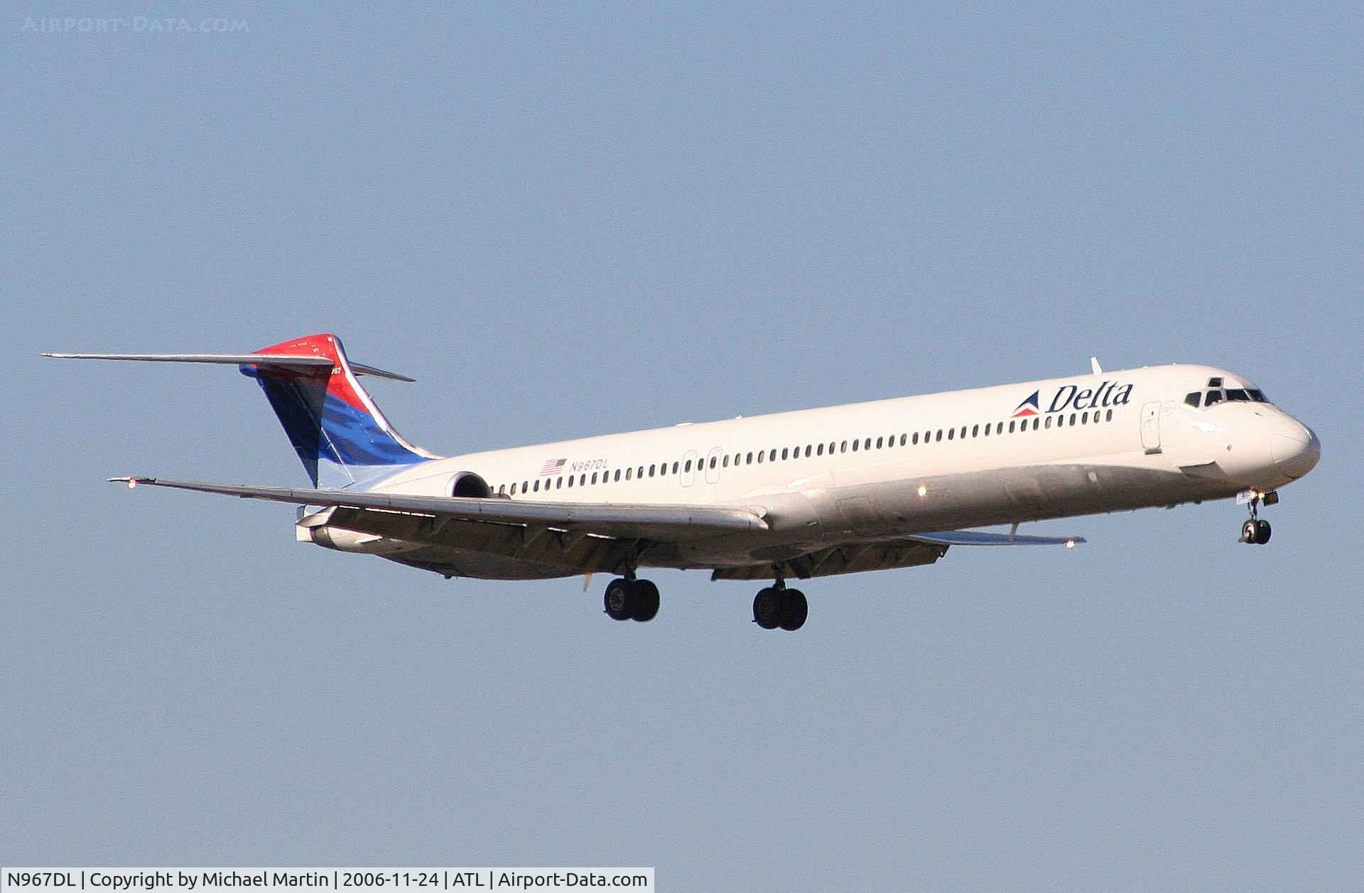 N967DL, 1990 McDonnell Douglas MD-88 C/N 53116, On final for Runway 9R
