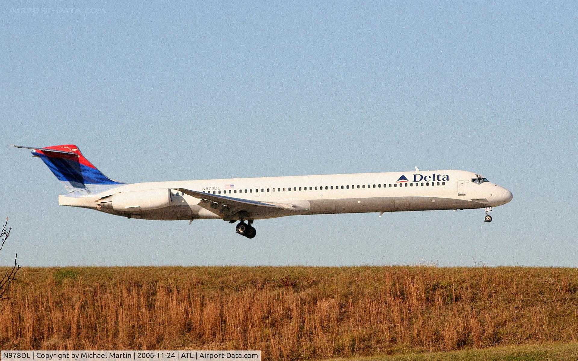 N978DL, 1991 McDonnell Douglas MD-88 C/N 53259, Over the numbers of 9R