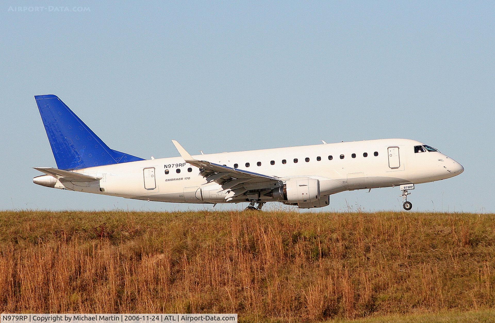 N979RP, 2005 Embraer 170SE (ERJ-170-100SE) C/N 17000088, Over the numbers of 9R
