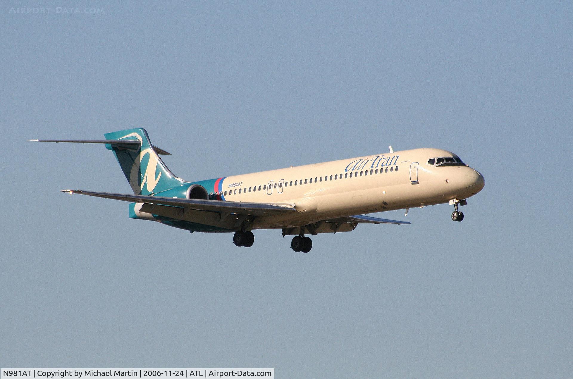 N981AT, 2002 Boeing 717-200 C/N 55040, On final for Runway 9R