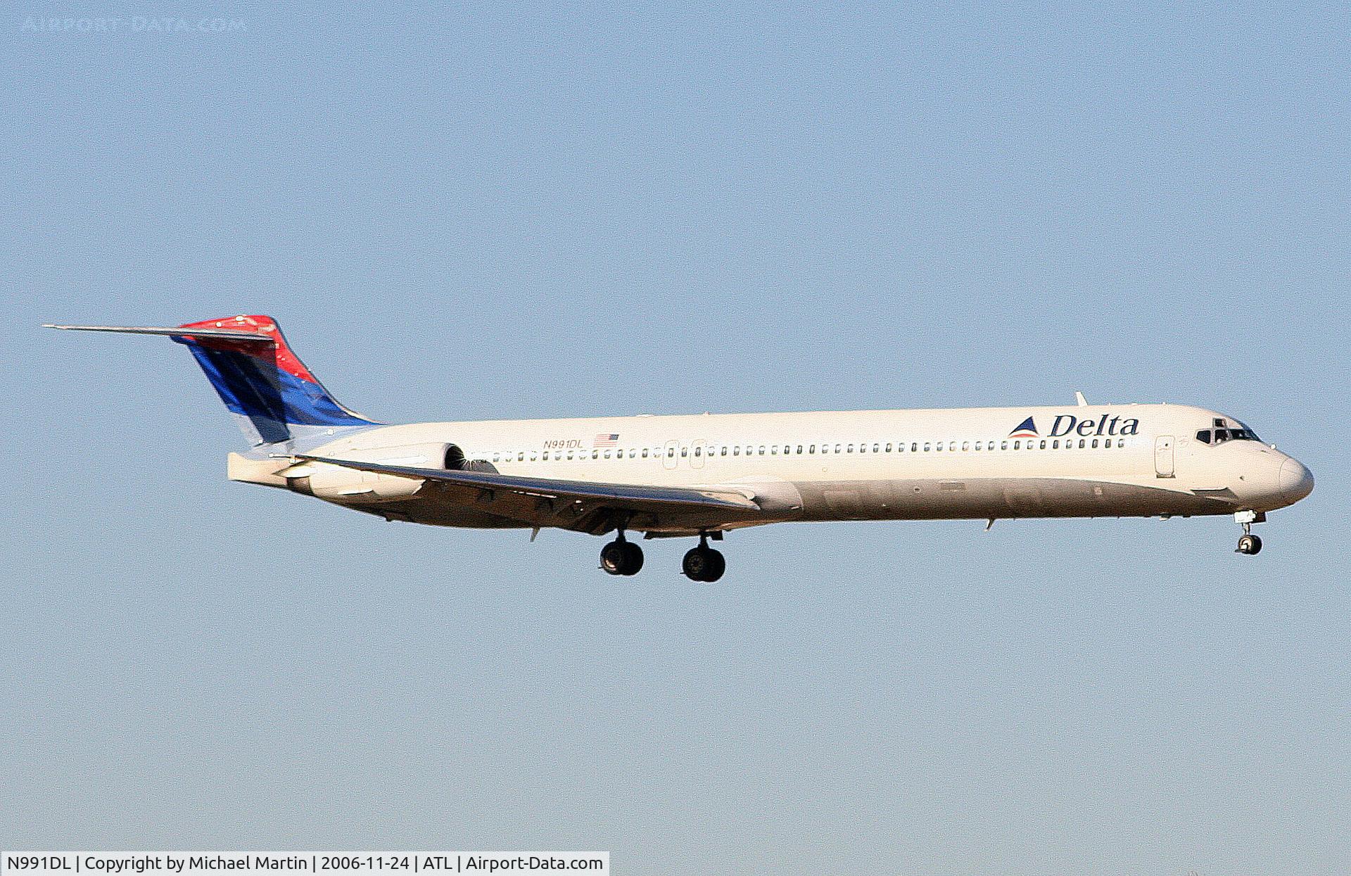 N991DL, 1991 McDonnell Douglas MD-88 C/N 53343, Over the numbers of 9R
