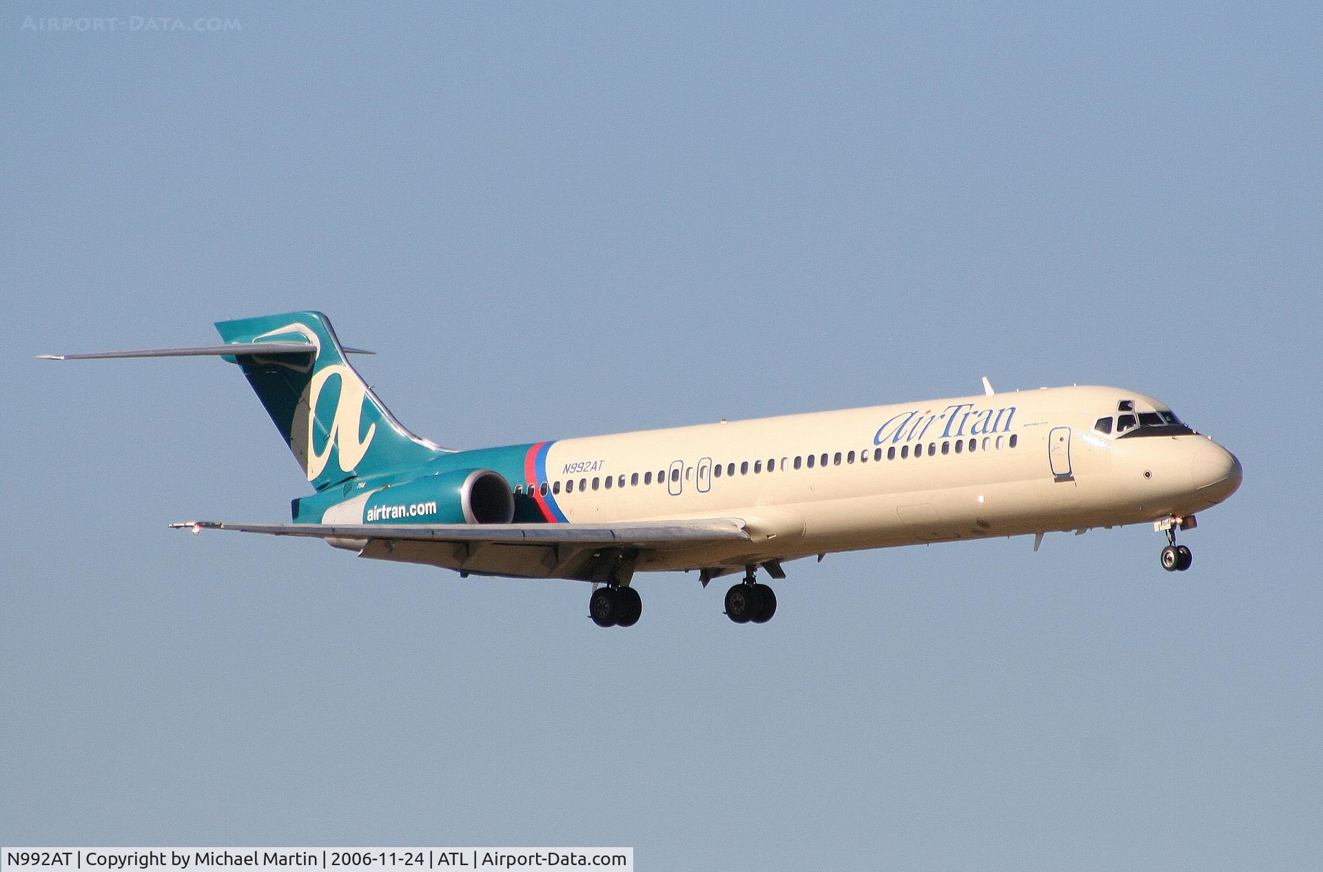 N992AT, 2002 Boeing 717-200 C/N 55136, On final for Runway 9R