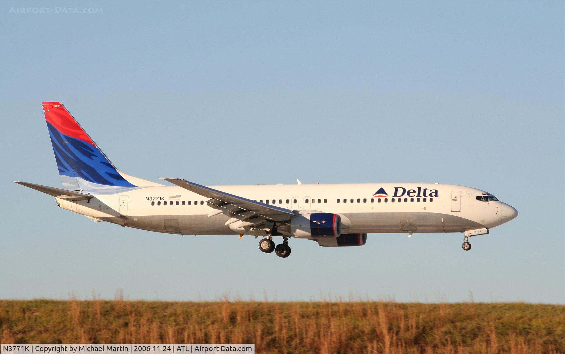 N3771K, 2002 Boeing 737-832 C/N 29632, Over the numbers of 9R