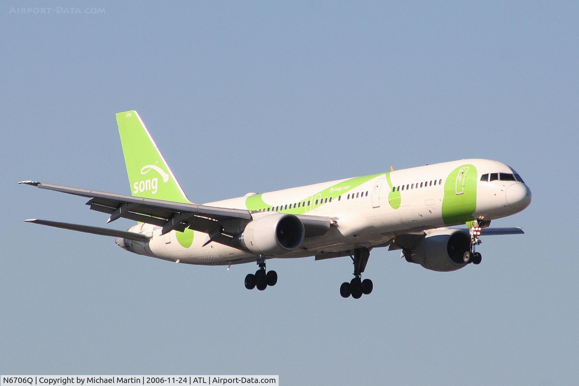 N6706Q, 2000 Boeing 757-232 C/N 30422, On final for Runway 9R