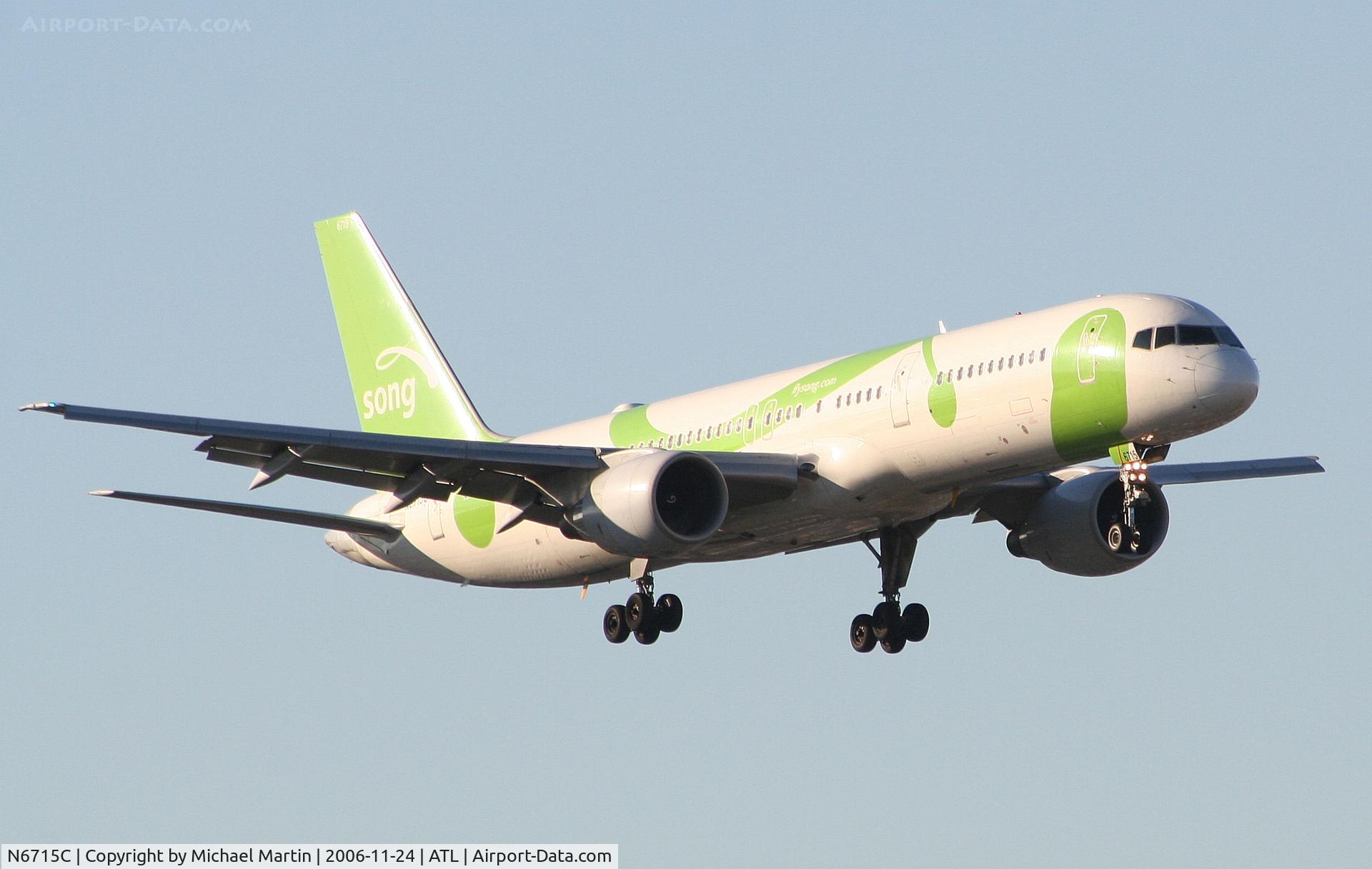 N6715C, 2001 Boeing 757-232 C/N 30486, On final for Runway 9R