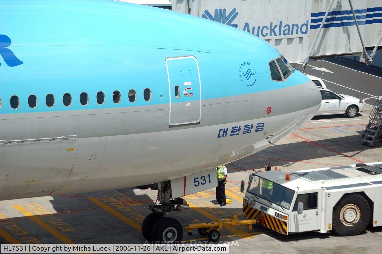 HL7531, 1997 Boeing 777-2B5/ER C/N 27946, Seconds before push-back