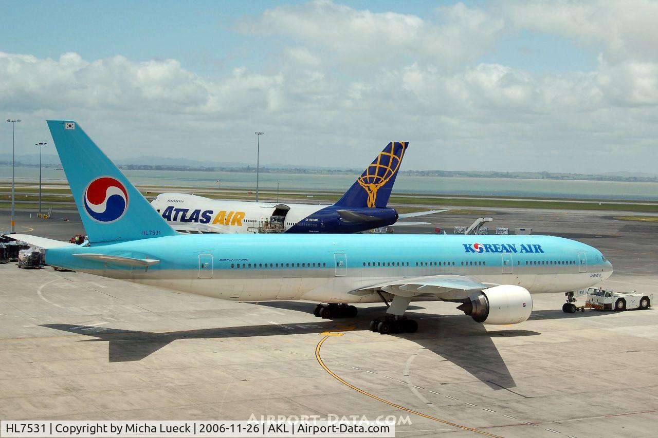 HL7531, 1997 Boeing 777-2B5/ER C/N 27946, Push-back