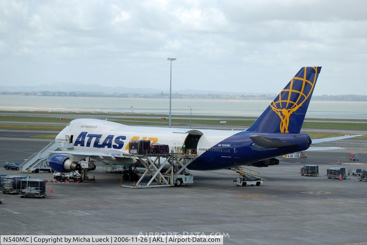 N540MC, 1980 Boeing 747-243B C/N 22508, ATLAS B 747-200F, being loaded at Auckland
