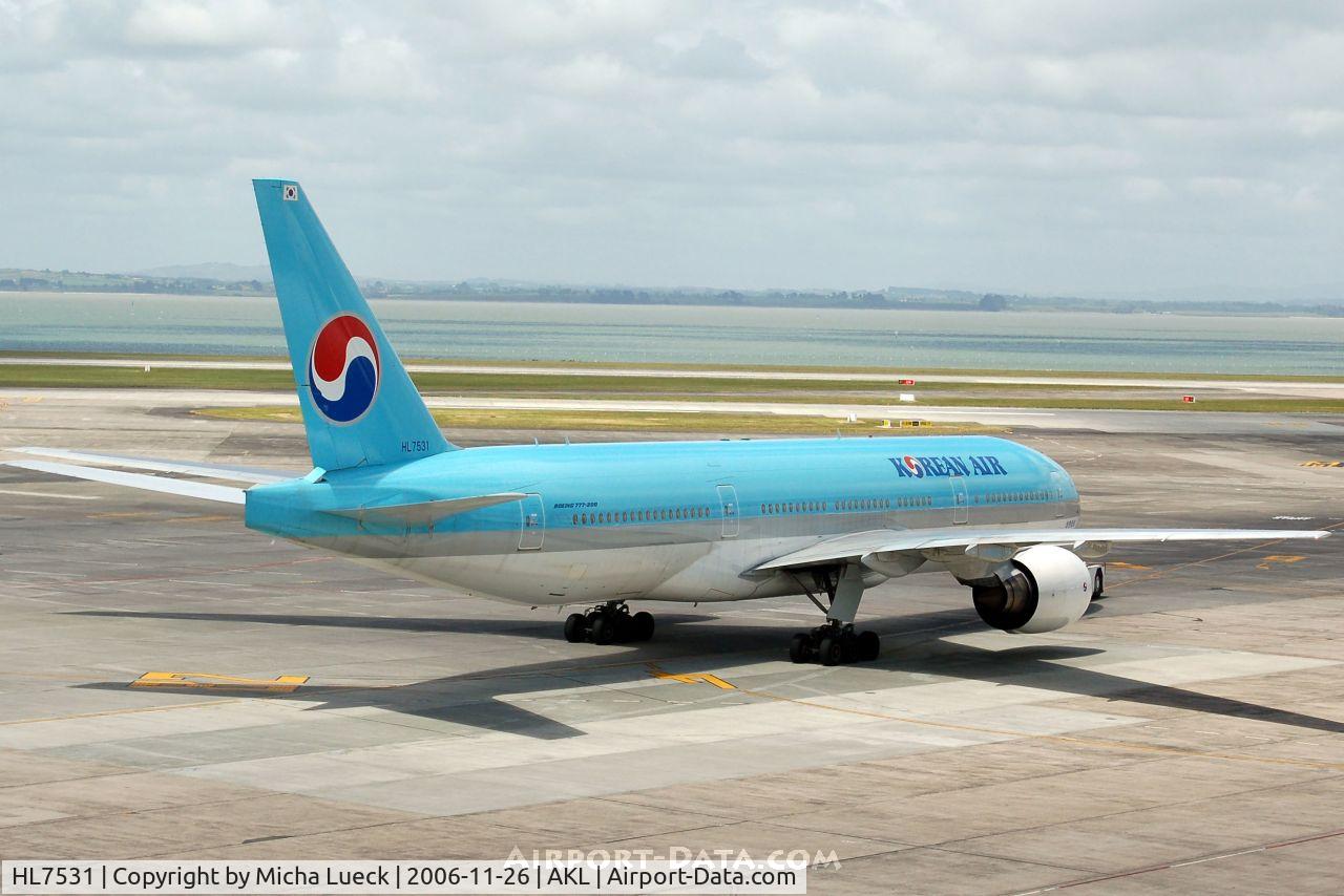 HL7531, 1997 Boeing 777-2B5/ER C/N 27946, Leaving Auckland