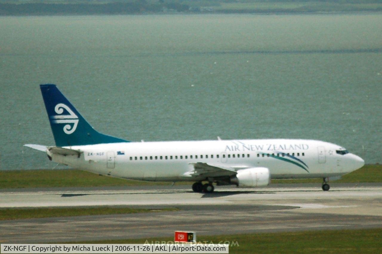 ZK-NGF, 1998 Boeing 737-3U3 C/N 28734, Just touched down