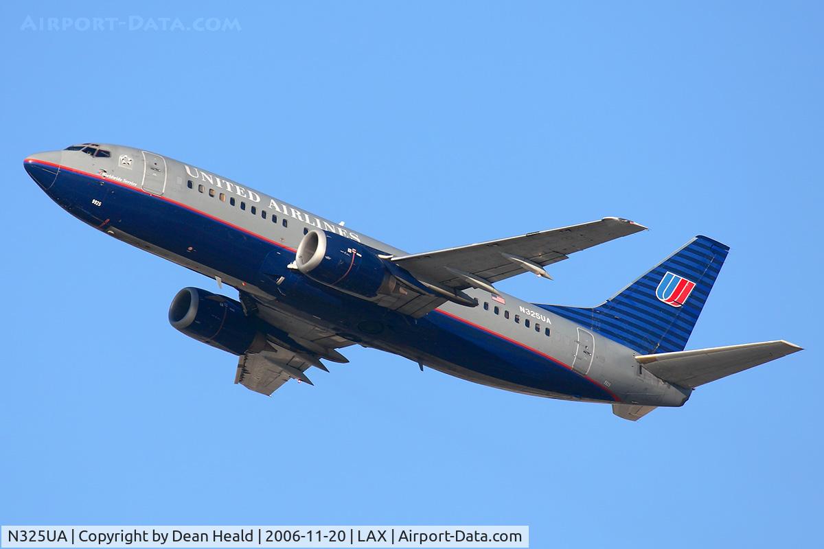 N325UA, 1988 Boeing 737-322 C/N 23957, United Airlines N325UA (FLT UAL154) climbing out from RWY 25R enroute to San Francisco Int'l (KSFO).