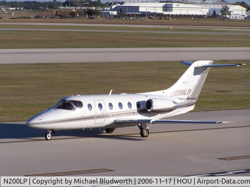 N200LP, 1983 Mitsubishi MU-300 Diamond 1 C/N A006SA, Taxi by the Air Terminal Museum