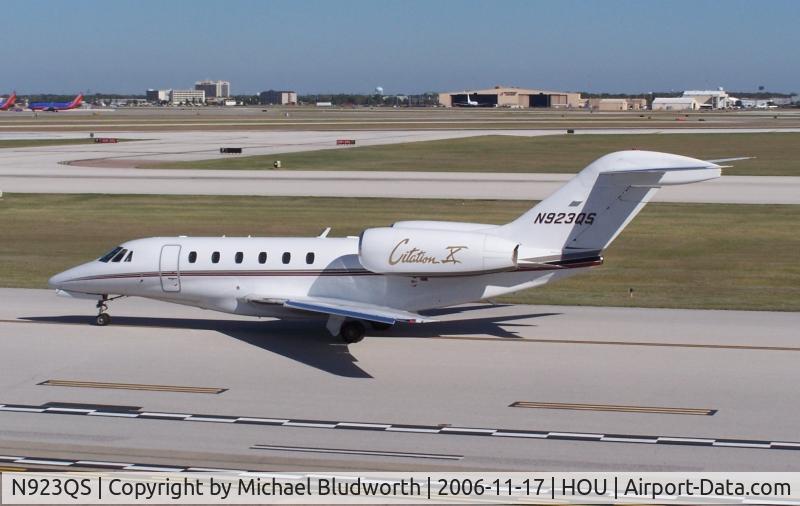 N923QS, 1997 Cessna 750 Citation X Citation X C/N 750-0023, Taxis by the Air Terminal Museum