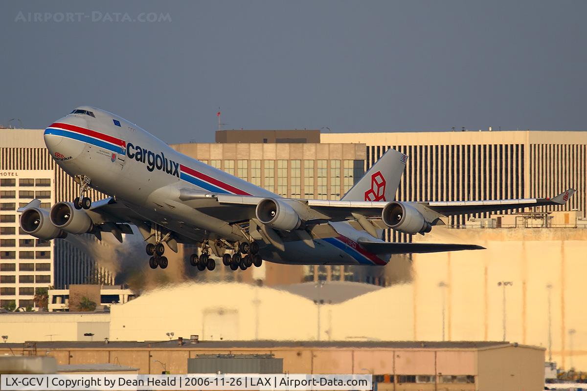 LX-GCV, 1993 Boeing 747-4R7F C/N 25867, Cargolux LX-GCV (FLT CLX775), obviously not highly loaded, departing RWY 25R enroute to Luxembourg (ELLX).