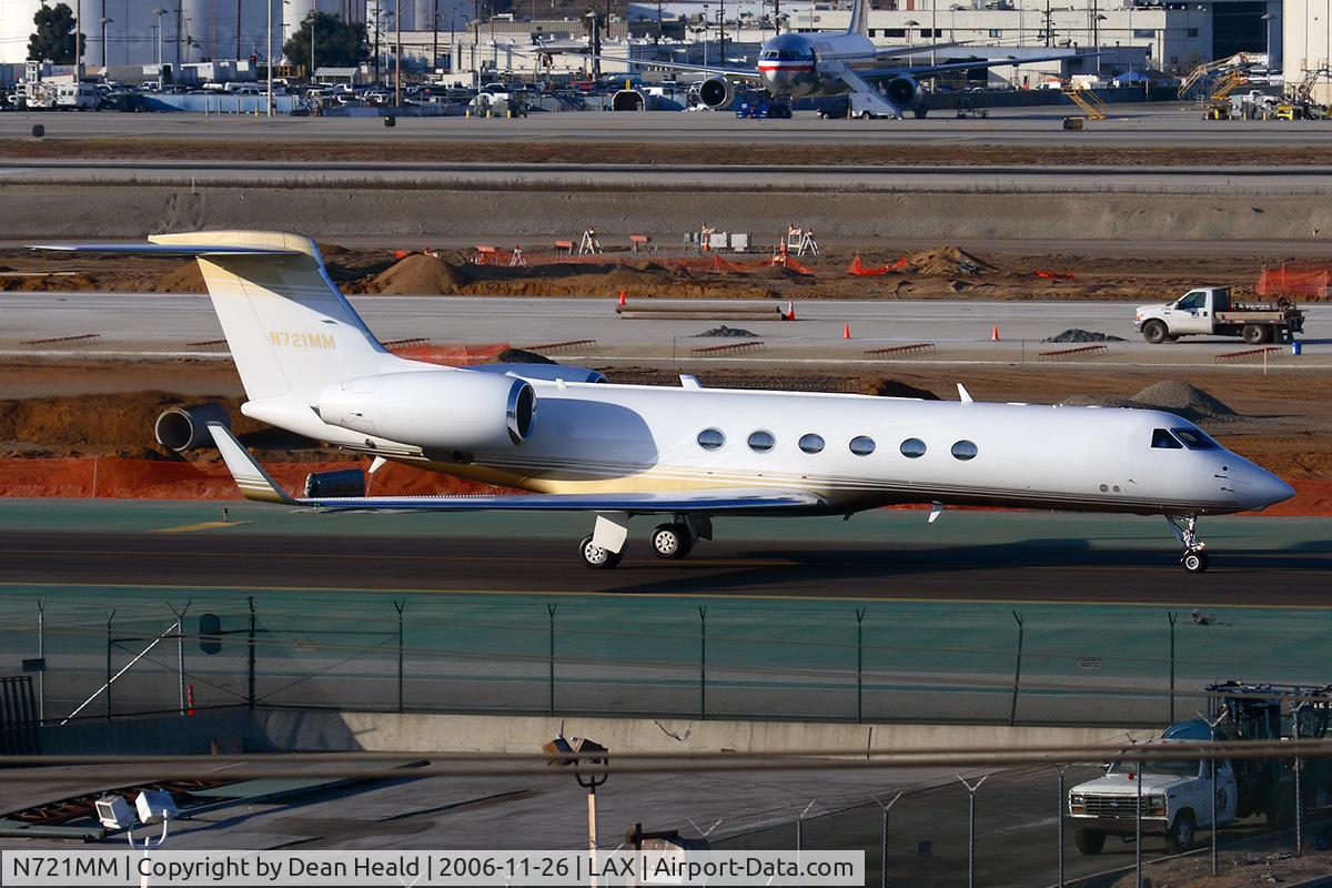 N721MM, 2000 Gulfstream Aerospace G-V C/N 613, MGM Mirage 2000 Gulfstream G-V taxiing to Mercury parking after arrival on the north complex from Bob Hope (KBUR).