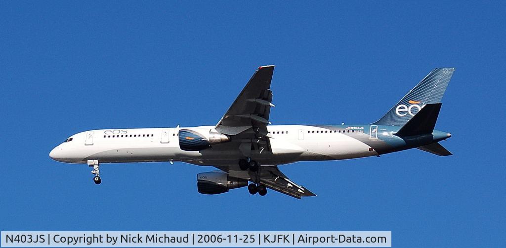 N403JS, 1994 Boeing 757-2Q8 C/N 27351, Landing on 31R