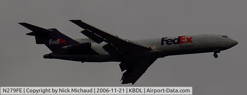 N279FE, 1981 Boeing 727-233F C/N 22346, Landing 33 on a very grey morning