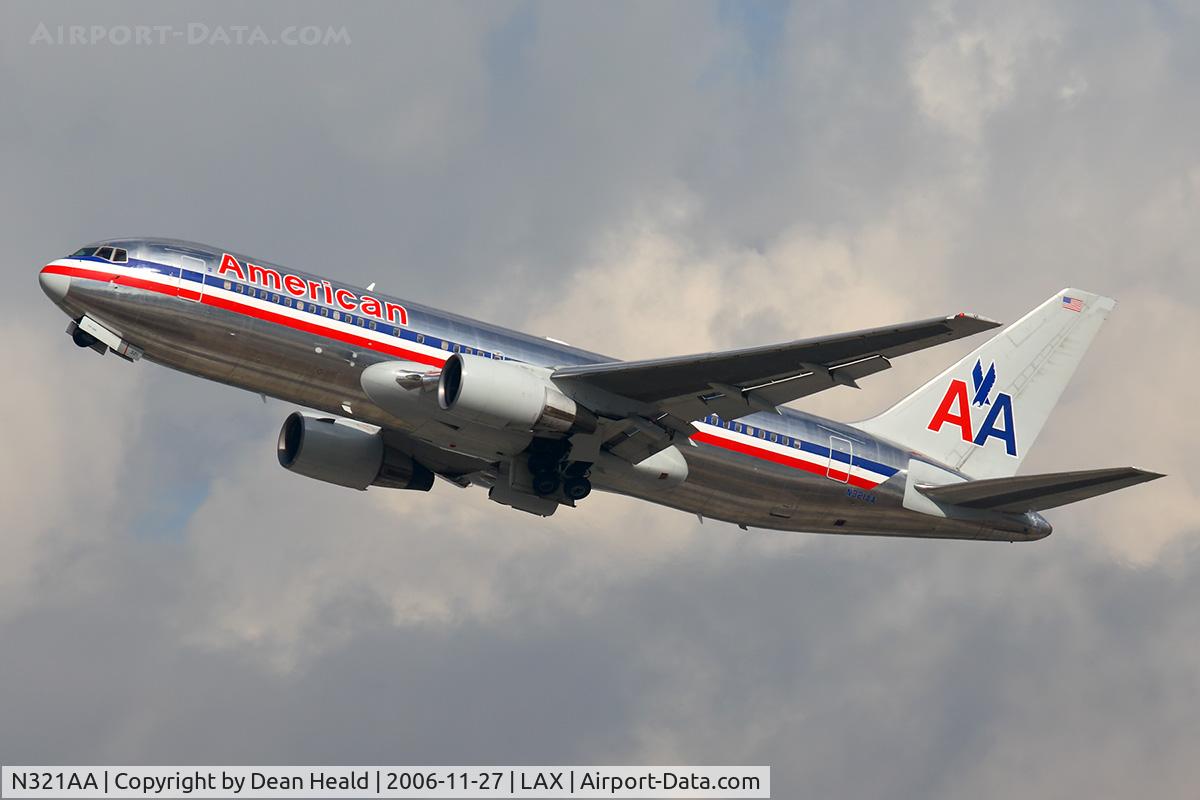 N321AA, 1986 Boeing 767-223 C/N 22322, American Airlines N321AA (FLT AAL40) climbing out from RWY 25R enroute to John F Kennedy Int'l (KJFK).