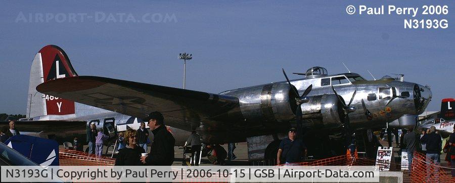 N3193G, 1944 Boeing B-17G Flying Fortress C/N 77255, Stately B-17G amongst the throng or onlookers