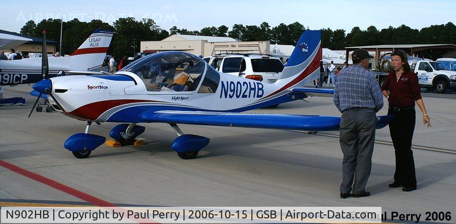 N902HB, 2006 Evektor-Aerotechnik Sportstar C/N 20060604, Nice company rep extoling the Ekevtor's virtues