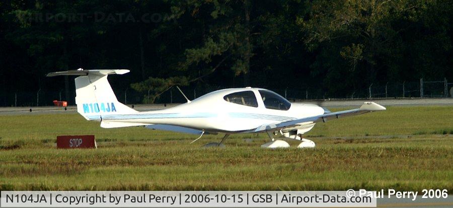 N104JA, 2004 Diamond DA-40 Diamond Star C/N 40.440, Local bird about to make a short hop