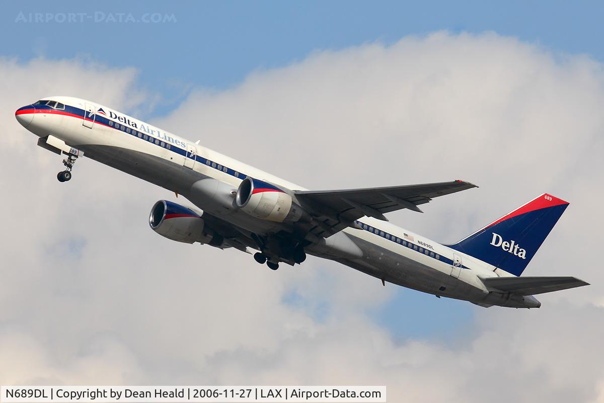 N689DL, 1998 Boeing 757-232 C/N 27172, Delta Airlines N689DL (FLT DAL1805) climbing out from RWY 25R enroute to Fort Lauderdale Hollywood Int'l (KFLL).