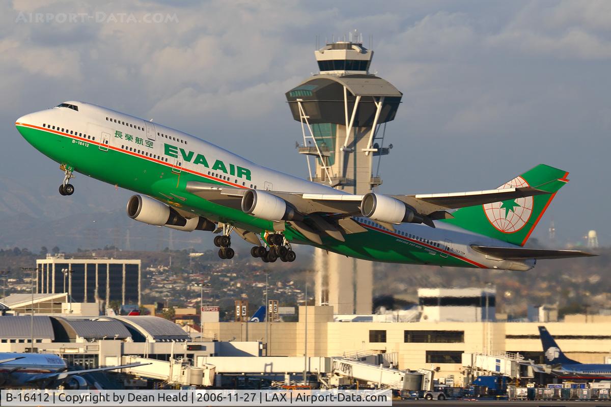 B-16412, Boeing 747-45E C/N 29112, EVA Air B-16412 (EVA11) climbing out from RWY 25R enroute to Chiang Kai Shek Int'l (RCTP).