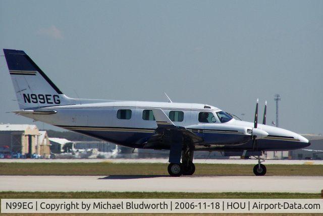 N99EG, 1973 Piper PA-31P Navajo C/N 31P-7400180, Landing on 17