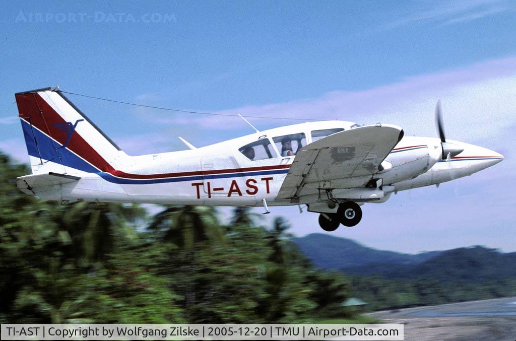 TI-AST, Piper PA-23-250 Aztec C/N 27-7554074, visitor