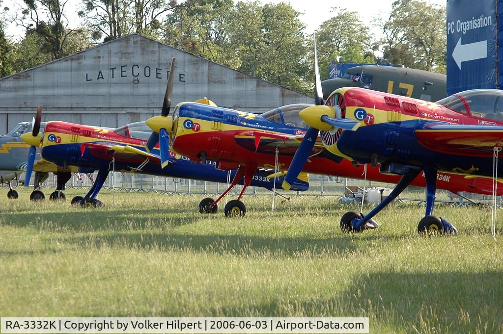 RA-3332K, 1988 Yakovlev Yak-54 C/N 03003, Three Yakovlev Yak-54 in a row
