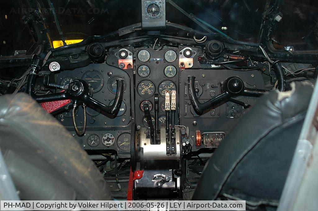 PH-MAD, 1955 De Havilland DH-104 Devon C.20 C/N 04453, Cockpit De Havilland DH.104 Dove