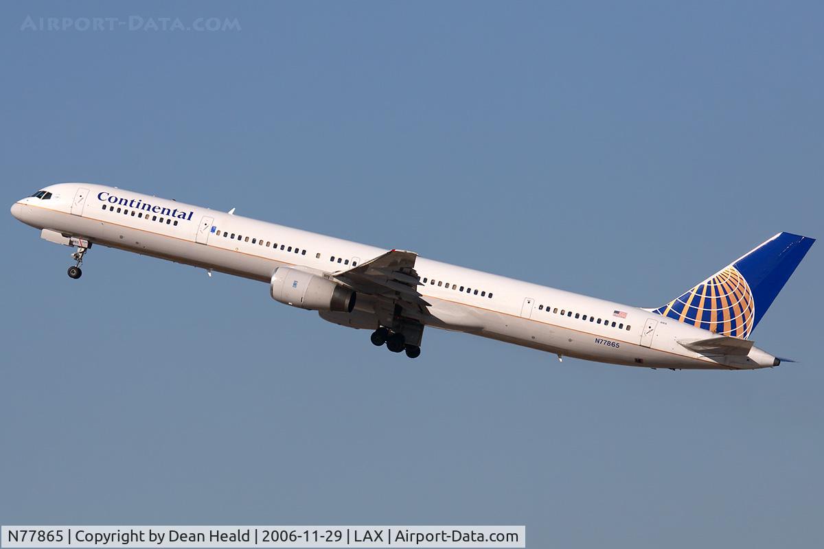 N77865, 2002 Boeing 757-33N C/N 32589, Continental Airlines N77865 (FLT COA494) climbing out from RWY 25R enroute to George Bush Intercontinental Houston (KIAH).