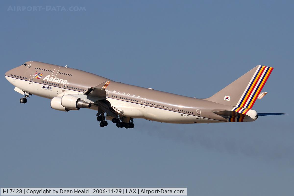 HL7428, 1998 Boeing 747-48E C/N 28552, I love when the heavies trail brake dust from their main gear.  Asiana Airlines HL7428 (FLT AAR201) climbing out from RWY 25R enroute to Incheon Int'l (RKSI) - Seoul, South Korea.