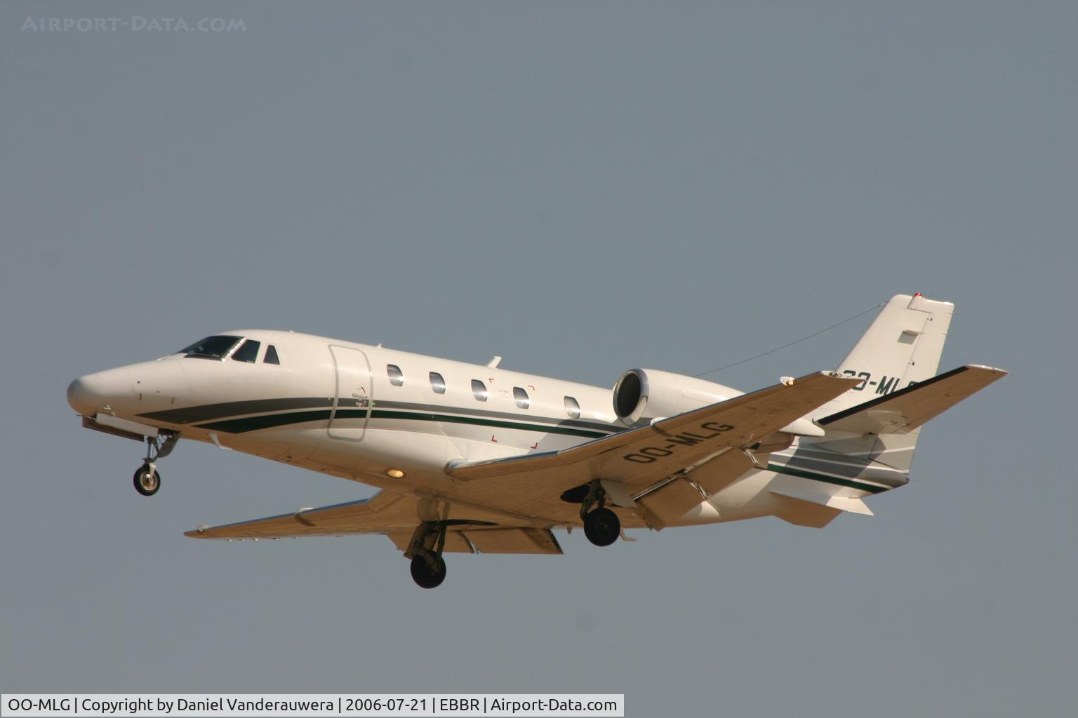 OO-MLG, 1999 Cessna 560 Citation Excel C/N 560-5028, descending to rwy 25L
