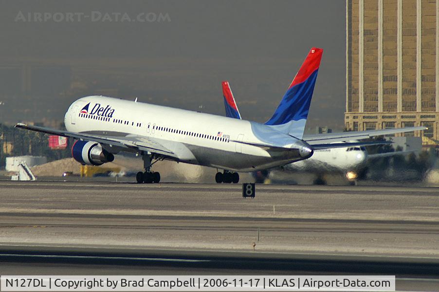 N127DL, 1988 Boeing 767-332 C/N 24077, Delta Airlines / 1988 Boeing 767-332