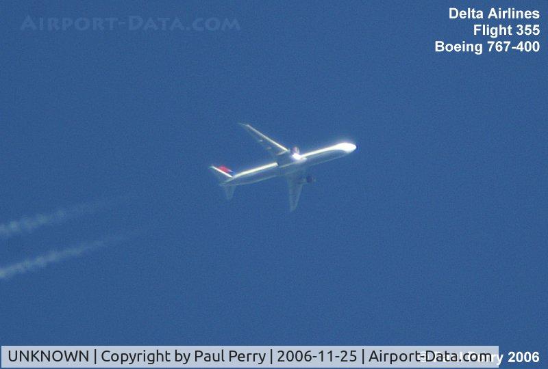 UNKNOWN, Contrails Various C/N Unknown, Delta Three Five Five powering south down the coast