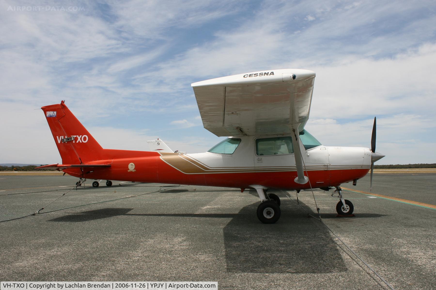 VH-TXO, Cessna 152 C/N 15280961, Cessna 152