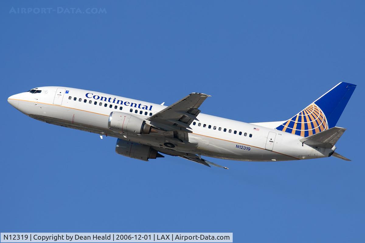N12319, 1986 Boeing 737-3TO C/N 23370, Continental Airlines N12319 (FLT COA731) climbing out from RWY 25R enroute to George Bush Intercontinental Houston (KIAH).