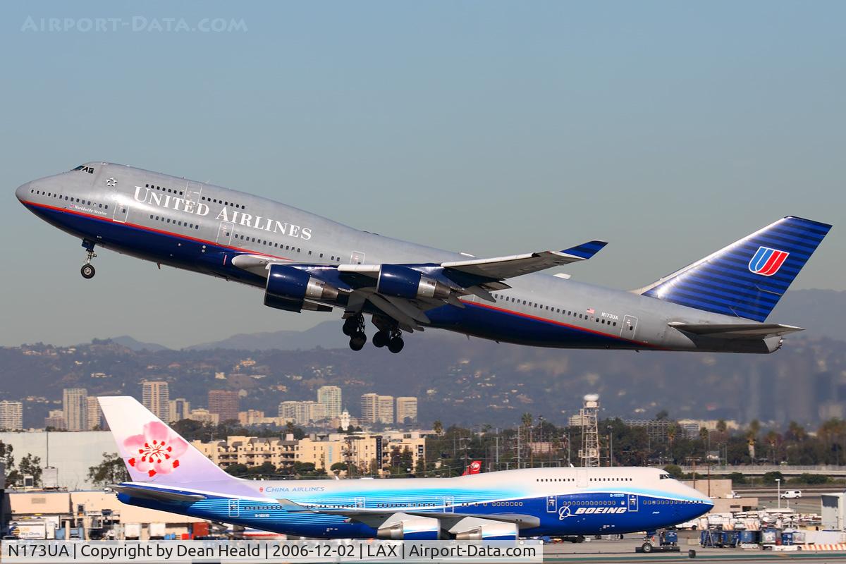 N173UA, 1989 Boeing 747-422 C/N 24380, United Airlines N173UA (FLT UAL891) climbing out from RWY 25R enroute to Narita Int'l (RJAA), while China Airlines B-18210 