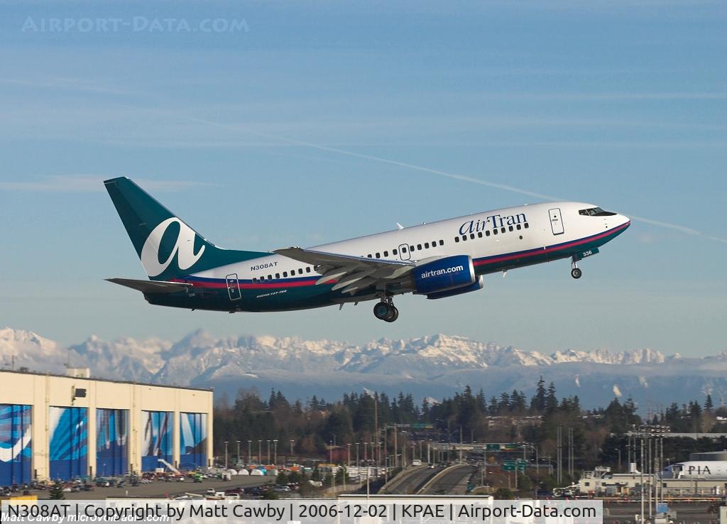 N308AT, 2006 Boeing 737-7BD C/N 35109, Low approach at Paine Field