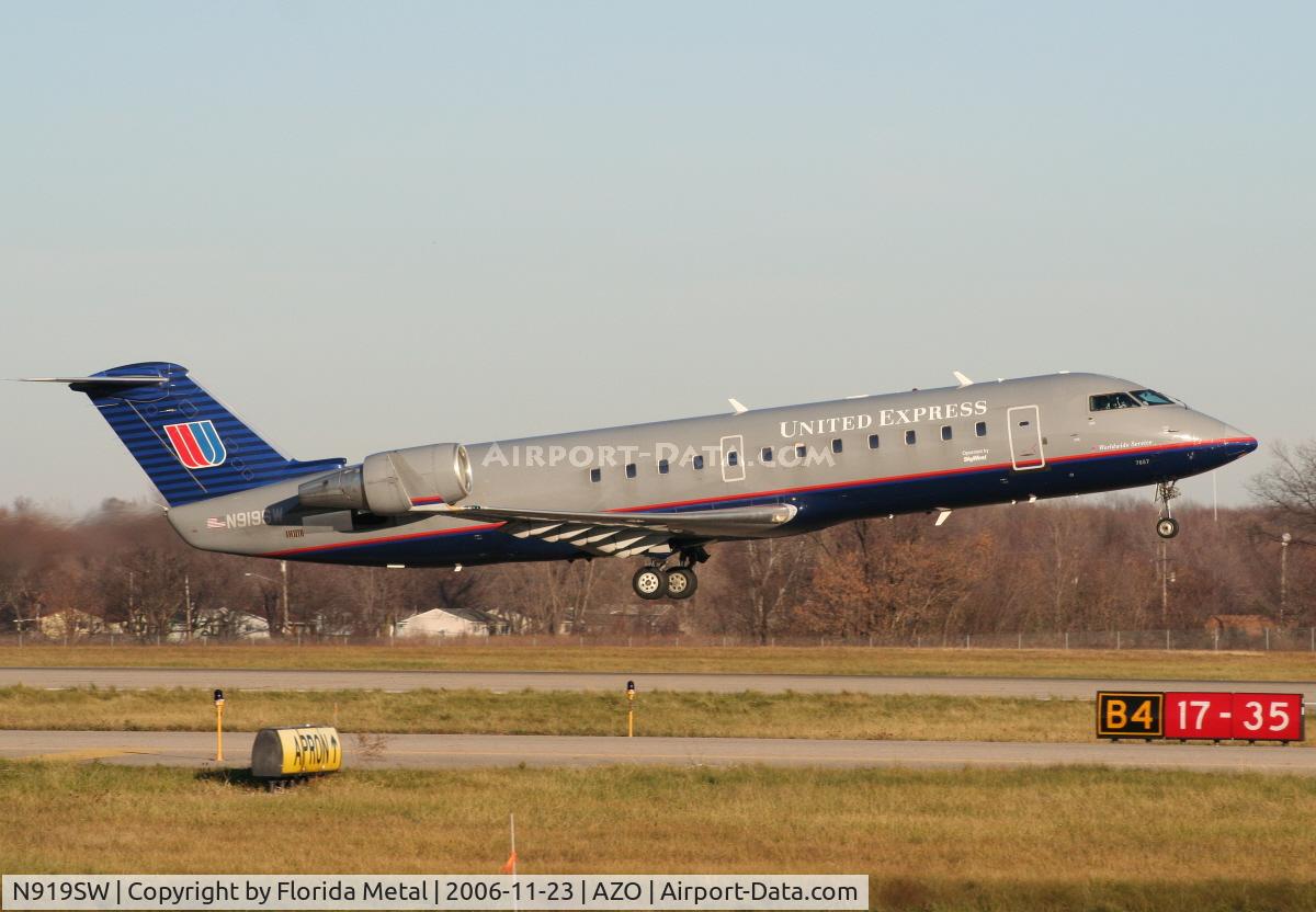 N919SW, 2002 Bombardier CRJ-200LR (CL-600-2B19) C/N 7657, Skywest United Express