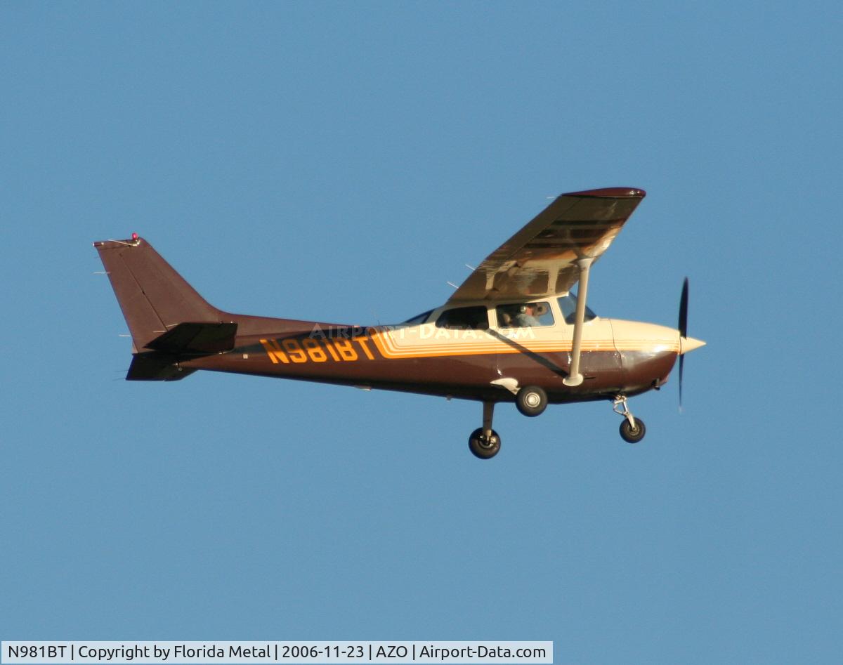 N981BT, 1998 Cessna 172R C/N 17280430, brown colored Cessna