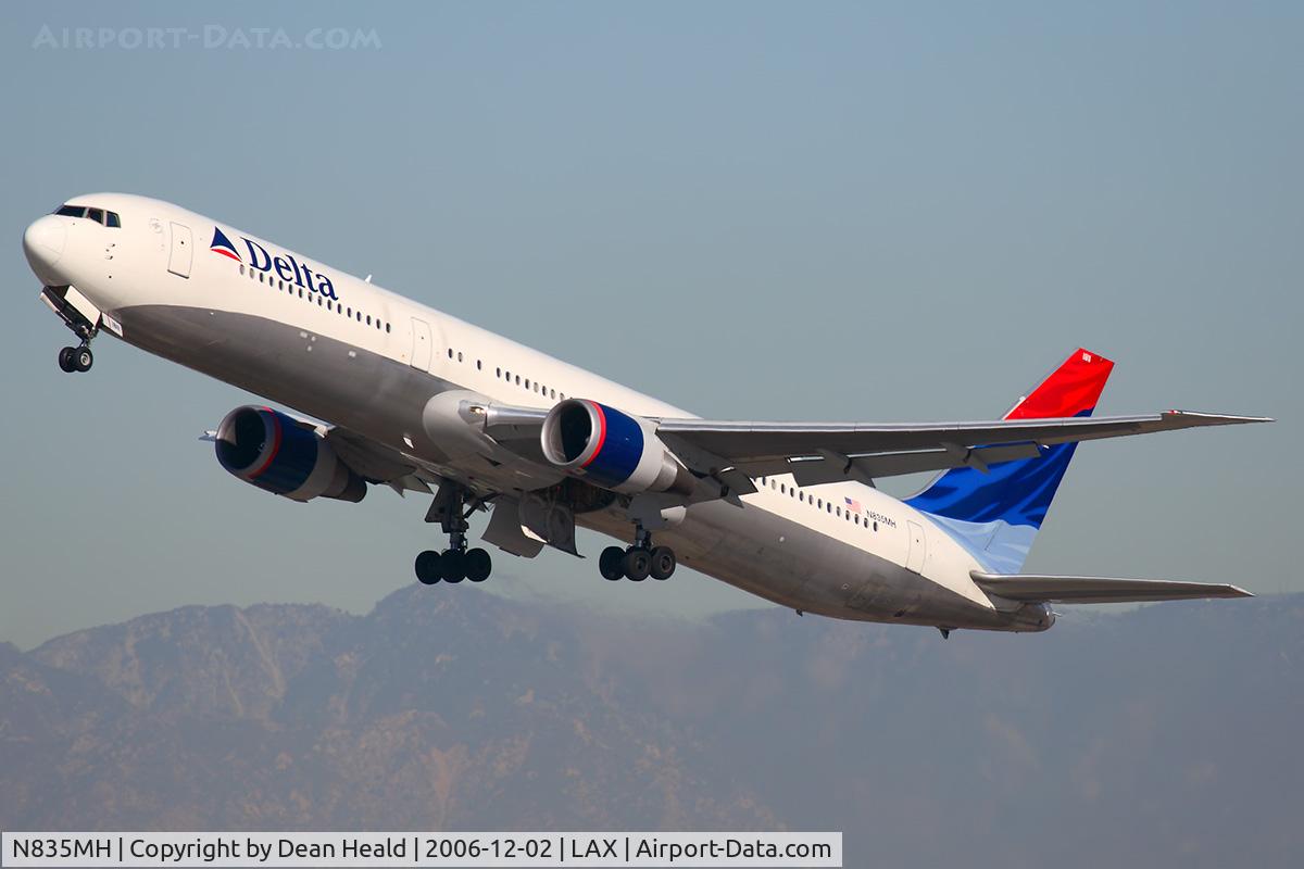 N835MH, 2000 Boeing 767-432/ER C/N 29708, Delta Airlines N835MH (FLT DAL801) climbing out from RWY 25R enroute to Hartsfield Jackson Atlanta Int'l (KATL).