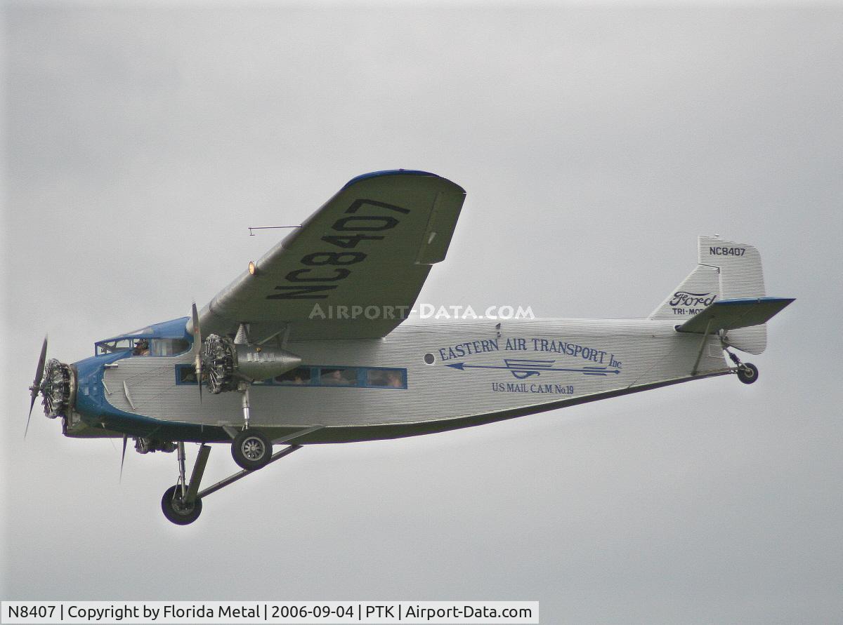 N8407, 1929 Ford 4-AT-E Tri-Motor C/N 69, Landing at Pontiac