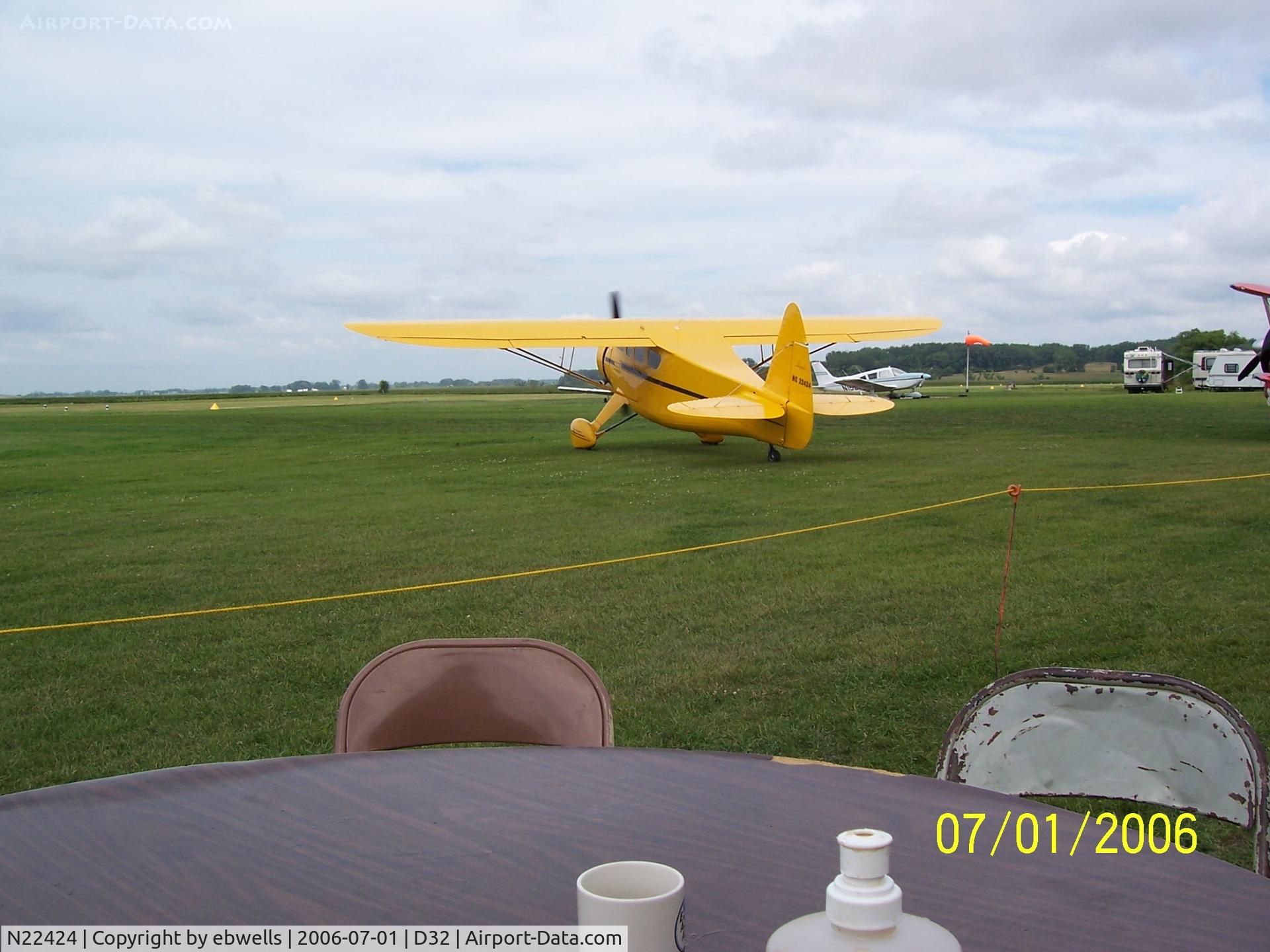 N22424, 1940 Howard Aircraft DGA-15P C/N 523, Fly in at D32