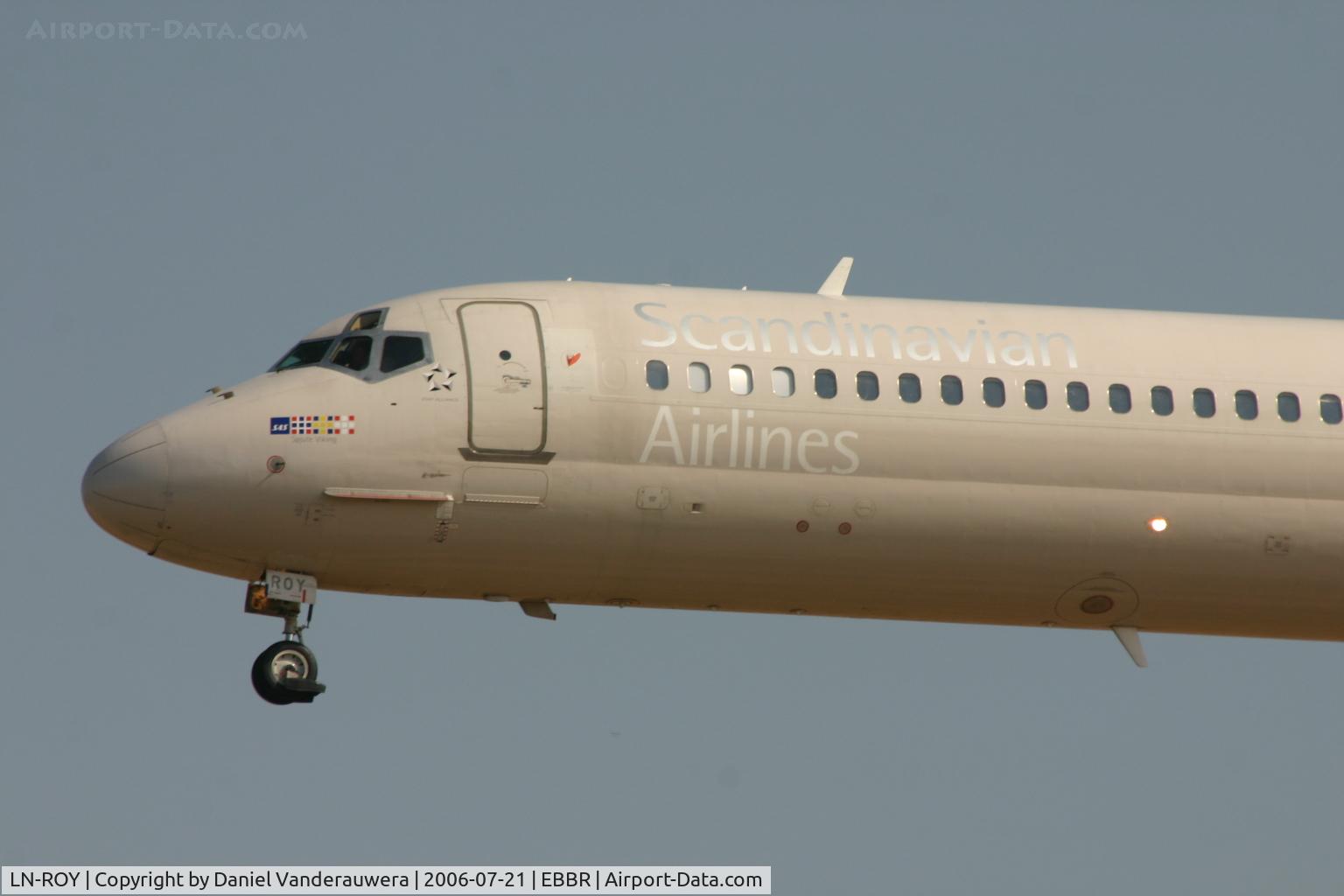 LN-ROY, 1988 McDonnell Douglas MD-82 (DC-9-82) C/N 49615, descending to rwy 25L